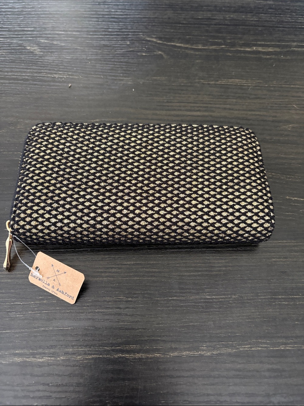 Textured Black and Cream Zip Wallet